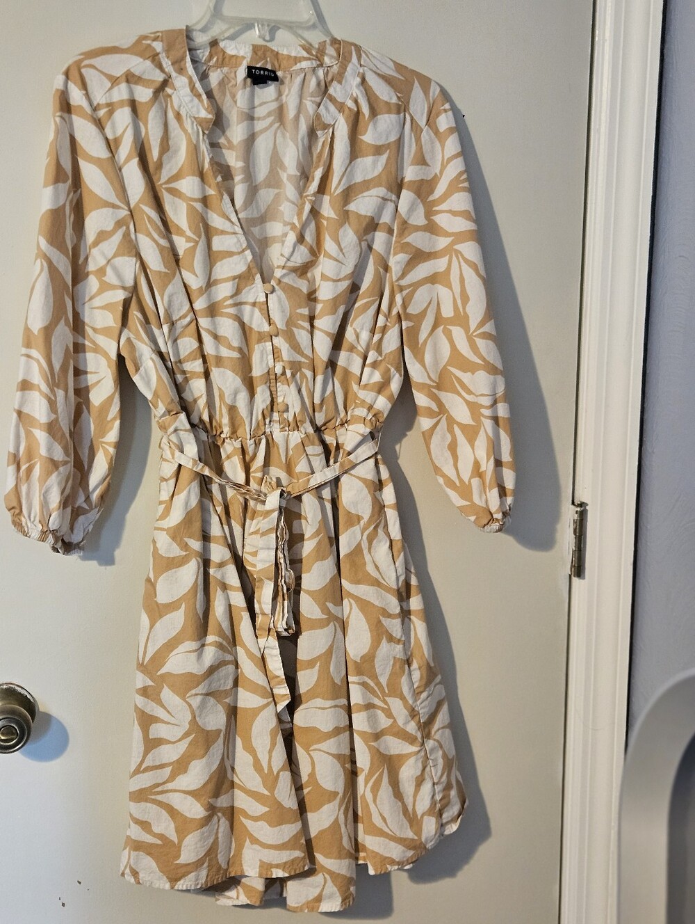 NWOT Torrid Leaf-Print Tie-Waist Long Sleeve Dress